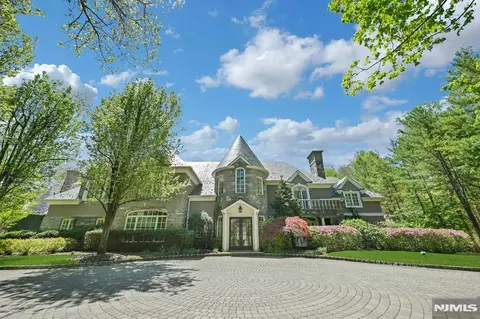 86 Fox Hedge Rd, Saddle River, NJ 07458
