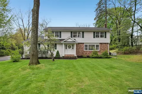 411 Wyckoff Ave, Wyckoff, NJ 07481