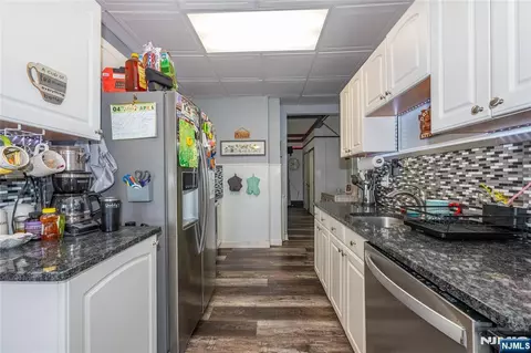 9 Orchard St, Clifton, NJ 07013