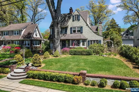 47 Van Allen Rd, Glen Rock, NJ 07452