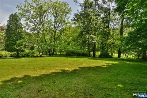 584 W Saddle River Rd, Saddle River, NJ 07458
