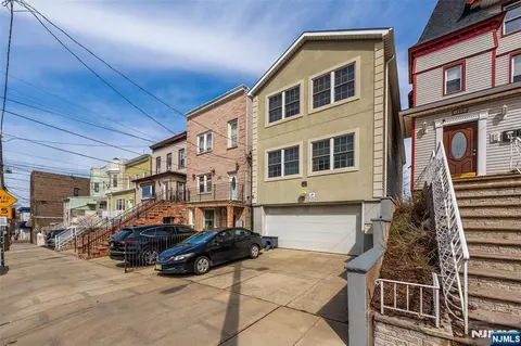 714 17th St, Union City, NJ 07087
