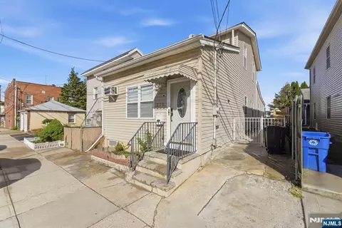 270 Westervelt Pl, Lodi, NJ 07644