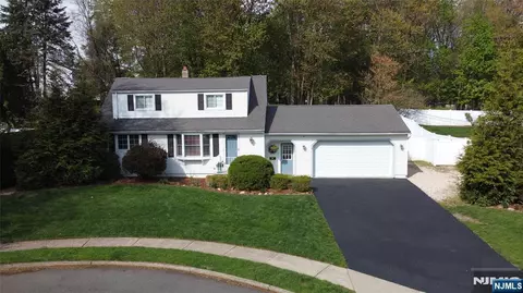 38 Kaufman Dr, Westwood, NJ 07675