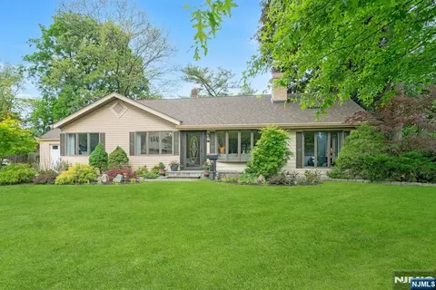 28 Pitcairn Ave, Ho Ho Kus, NJ 07423