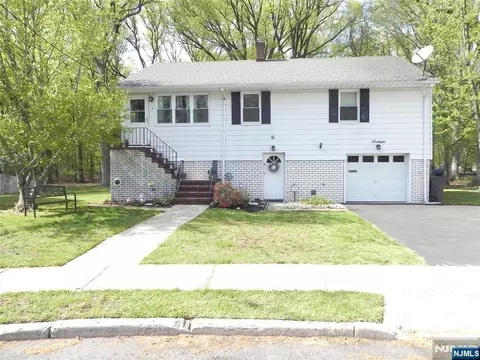 16 Seiler Ct, Little Ferry, NJ 07643