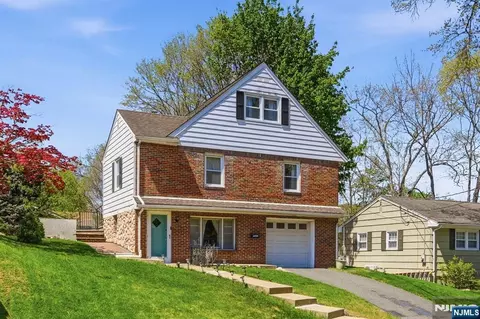 31 Dacotah Ave, Oakland, NJ 07436