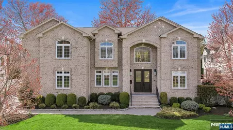 15 Eric Pl, Demarest, NJ 07627