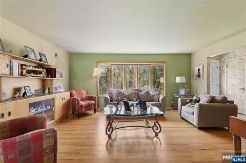 Living - 35 Robin Rd, Wayne, NJ 07470 photo 2 of 2
