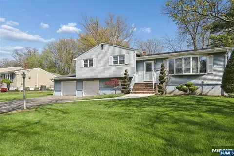 35 Robin Rd, Wayne, NJ 07470