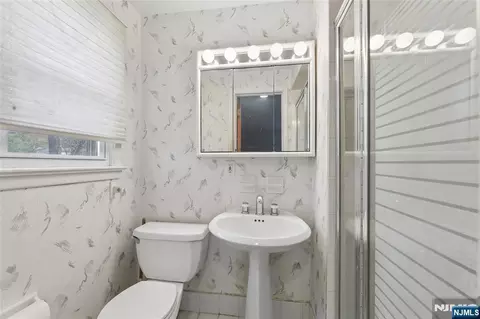 Bath - 35 Robin Rd, Wayne, NJ 07470 photo 2 of 3