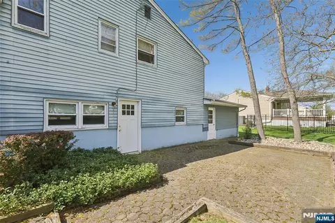 Exterior - 35 Robin Rd, Wayne, NJ 07470 photo 9 of 9
