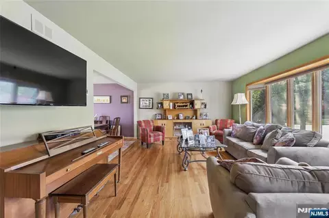 Living - 35 Robin Rd, Wayne, NJ 07470 photo 1 of 2