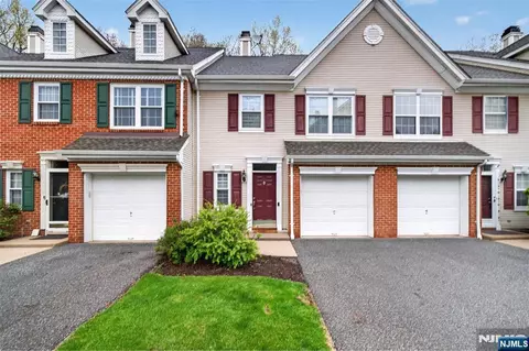 75 Washington Ct, Towaco, NJ 07082