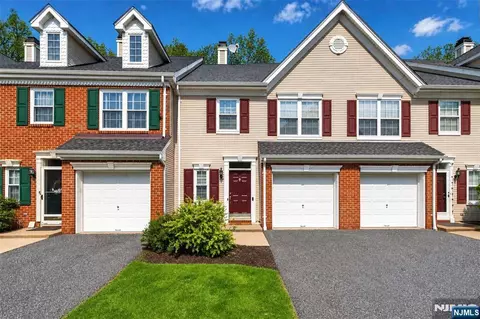 75 Washington Ct, Towaco, NJ 07082