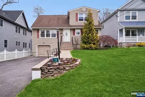 16 Lee Rd, Livingston, NJ 07039