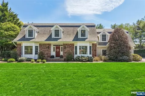 408 Drury Ln, Wyckoff, NJ 07481