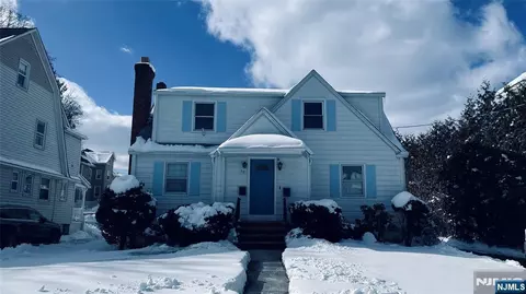 86 Walnut St, Ridgewood, NJ 07450