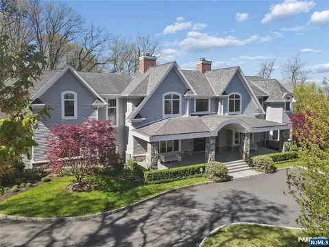 351 Lewelen Cir, Englewood, NJ 07631