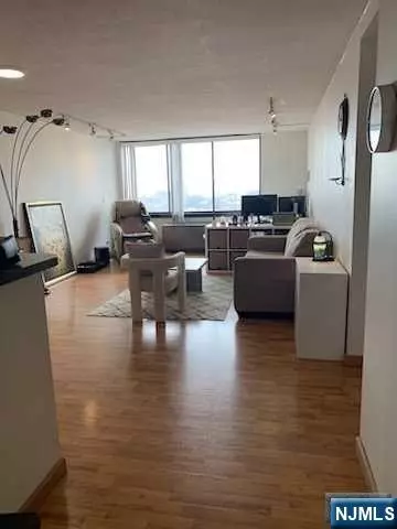770 Anderson Ave #10B, Cliffside Park, NJ 07010