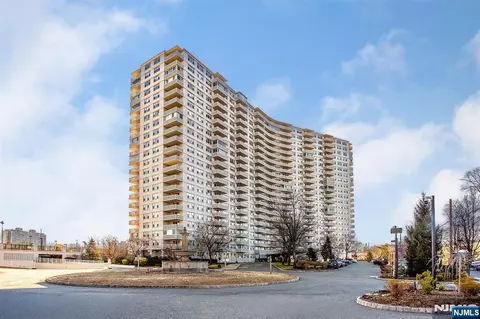 2000 Linwood Ave #8W, Fort Lee, NJ 07024