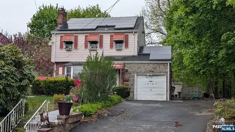 1067 Julia St, Teaneck, NJ 07666