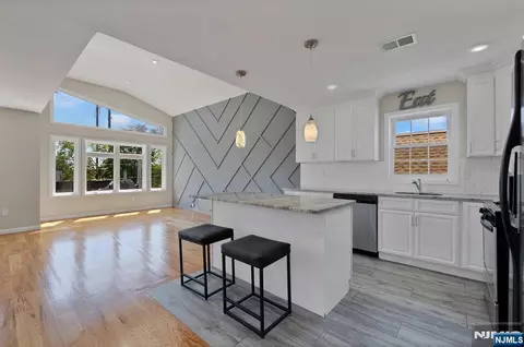 12 Rome St, Newark, NJ 07105