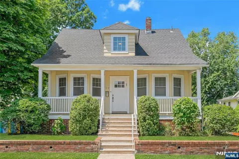 20 Florence Pl, Elmwood Park, NJ 07407