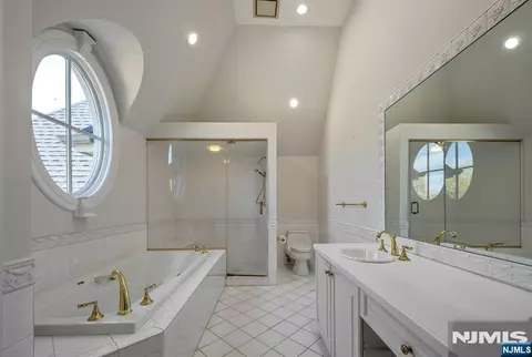 Bath - 366 E Madison Ave, Cresskill, NJ 07626 photo 2 of 6