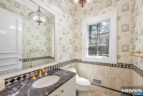 Bath - 366 E Madison Ave, Cresskill, NJ 07626 photo 5 of 6