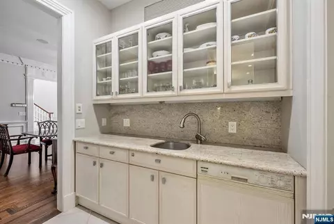 Kitchen - 366 E Madison Ave, Cresskill, NJ 07626 photo 4 of 4