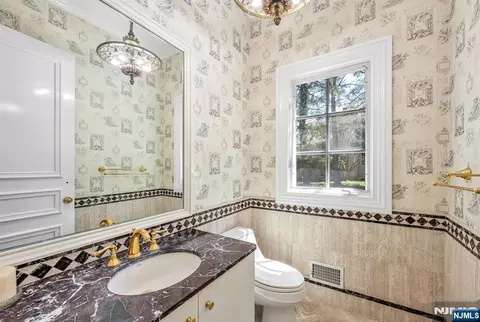 Bath - 366 E Madison Ave, Cresskill, NJ 07626 photo 5 of 6