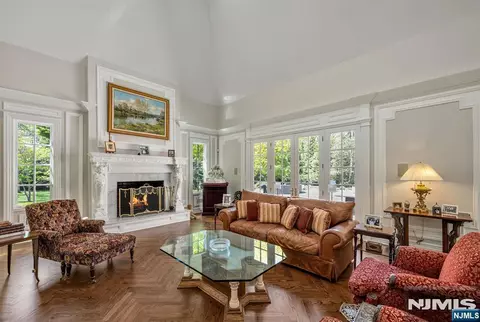 Living - 366 E Madison Ave, Cresskill, NJ 07626 photo 4 of 5