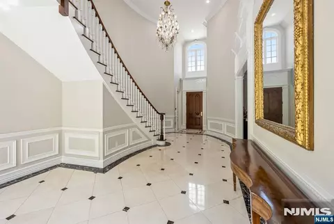 Entry Way - 366 E Madison Ave, Cresskill, NJ 07626 photo 3 of 7