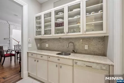 Kitchen - 366 E Madison Ave, Cresskill, NJ 07626 photo 4 of 4