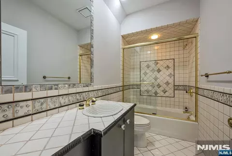 Bath - 366 E Madison Ave, Cresskill, NJ 07626 photo 3 of 6