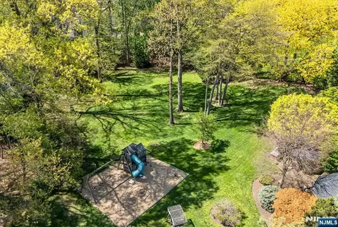 Exterior - 366 E Madison Ave, Cresskill, NJ 07626 photo 4 of 5