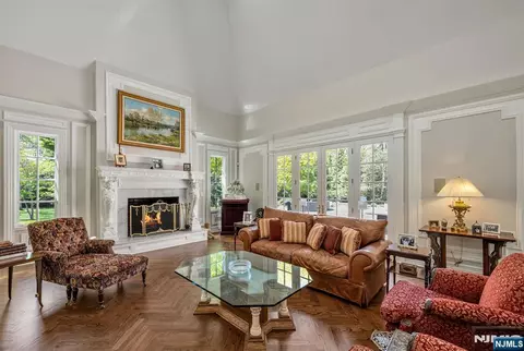 Living - 366 E Madison Ave, Cresskill, NJ 07626 photo 4 of 6