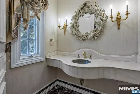 Bath - 366 E Madison Ave, Cresskill, NJ 07626 photo 4 of 6