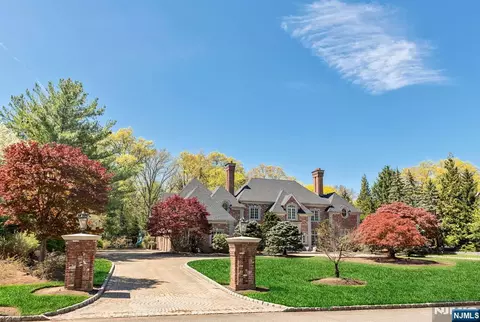 Exterior - 366 E Madison Ave, Cresskill, NJ 07626 photo 3 of 5