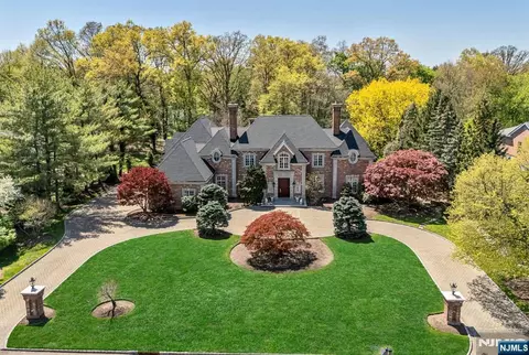 366 E Madison Ave, Cresskill, NJ 07626