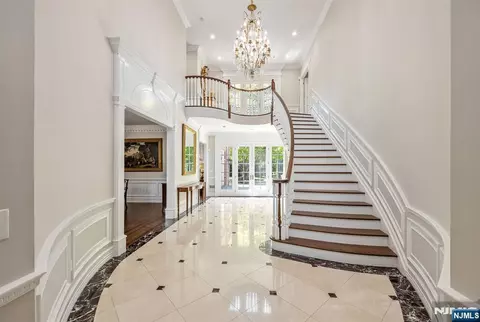 Entry Way - 366 E Madison Ave, Cresskill, NJ 07626 photo 2 of 7