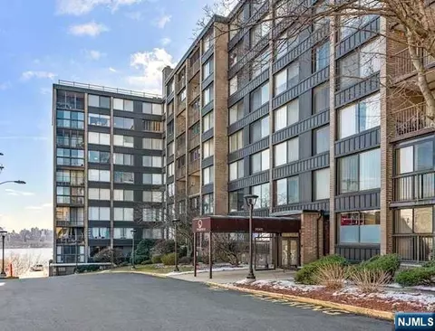 9060 Palisade Ave #811, North Bergen, NJ 07047