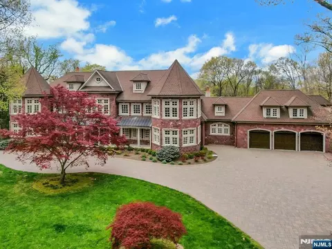 Exterior - 67 Robin Ln, Alpine, NJ 07620 photo 2 of 5