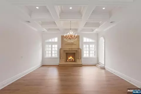 Living - 67 Robin Ln, Alpine, NJ 07620 photo 5 of 7