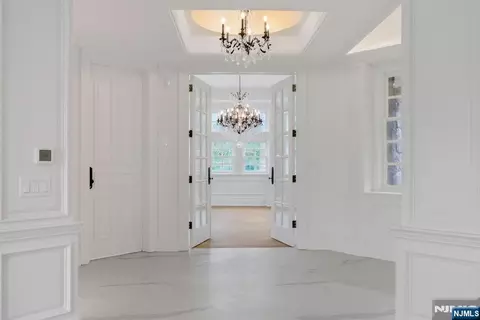 Entry Way - 67 Robin Ln, Alpine, NJ 07620 photo 5 of 9
