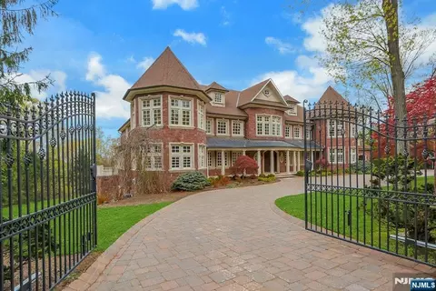 Exterior - 67 Robin Ln, Alpine, NJ 07620 photo 1 of 5