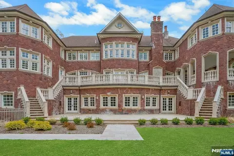 67 Robin Ln, Alpine, NJ 07620