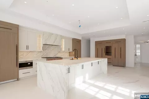 Kitchen - 67 Robin Ln, Alpine, NJ 07620 photo 6 of 7