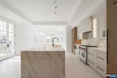 Kitchen - 67 Robin Ln, Alpine, NJ 07620 photo 2 of 7
